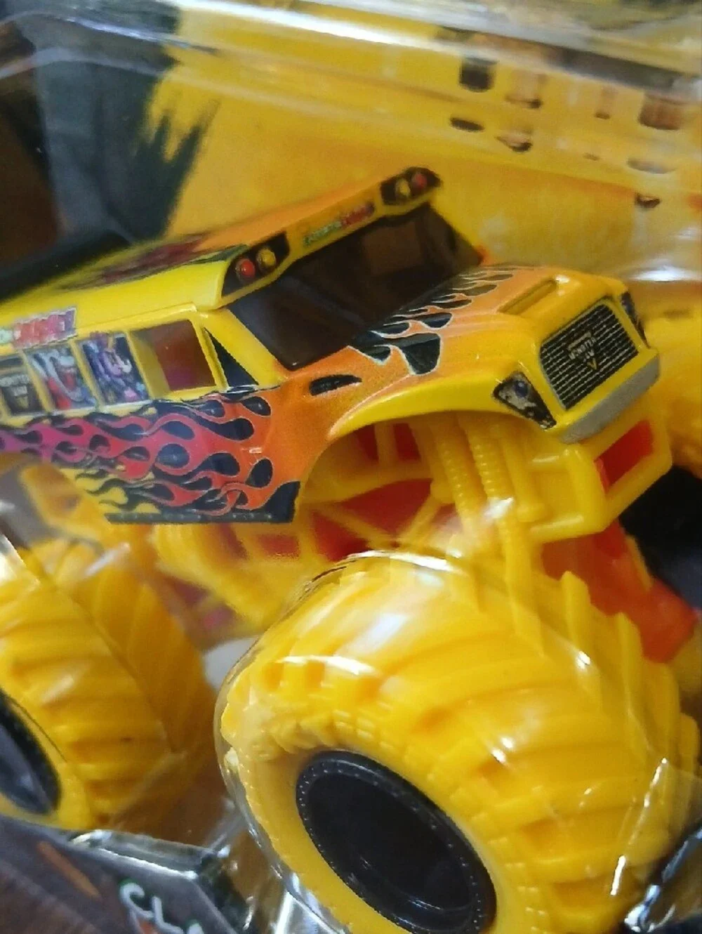 Classroom Crusher vs Mayhem Monster JAM Monster Trucks - Yellow & Black